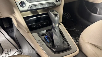 2017 Hyundai Elantra SE Sedan - miniatura 21