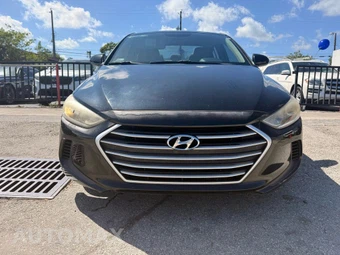 2017 Hyundai Elantra SE Sedan - miniatura 2