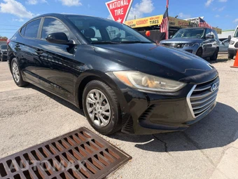 2017 Hyundai Elantra SE Sedan - miniatura 3
