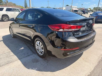 2017 Hyundai Elantra SE Sedan - miniatura 7