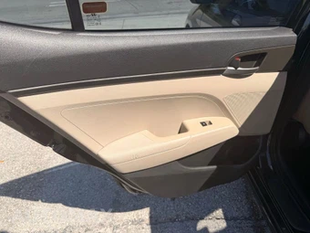 2017 Hyundai Elantra SE Sedan - miniatura 9