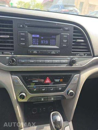 2017 Hyundai Elantra SE Sedan – miniatura 10