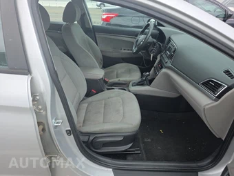 2017 Hyundai Elantra SE Sedan – miniatura 8