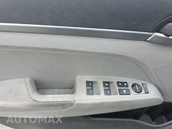 2017 Hyundai Elantra SE Sedan – miniatura 9