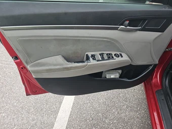2017 Hyundai Elantra SE Sedan – miniatura 9