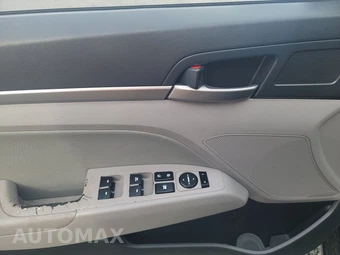 2017 Hyundai Elantra SE Sedan – miniatura 9