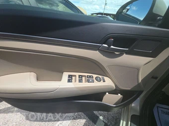 2017 Hyundai Elantra SE Sedan - miniatura 9