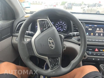 2017 Hyundai Elantra SE Sedan - miniatura 10