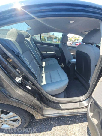 2017 Hyundai Elantra SE Sedan – miniatura 13