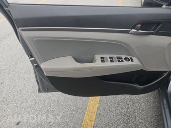 2017 Hyundai Elantra SE Sedan - miniatura 9