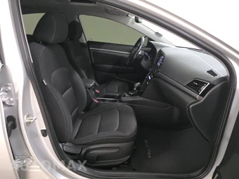 2017 Hyundai Elantra Value Edition Sedan - miniatura 8