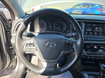 2017 Hyundai Elantra Value Edition Sedan – miniatura 10