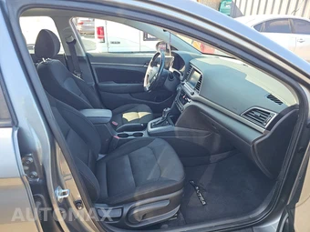 2017 Hyundai Elantra Value Edition Sedan – miniatura 8