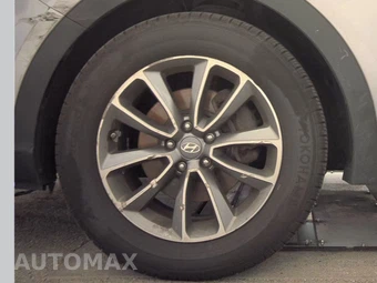2017 Hyundai Santa Fe SE – miniatura 9