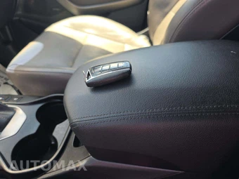 2017 Hyundai Santa Fe SE Ultimate – miniatura 8