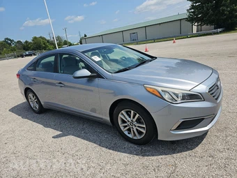 2017 Hyundai Sonata SE – miniatura 3