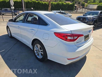 2017 Hyundai Sonata SE – miniatura 2