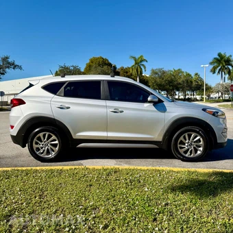 2017 Hyundai Tucson SE - miniatura 8