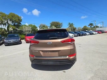 2017 Hyundai Tucson SE – miniatura 4