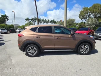 2017 Hyundai Tucson SE – miniatura 5