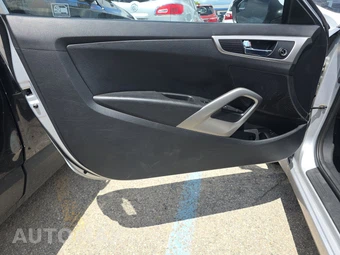 2017 Hyundai Veloster – miniatura 9