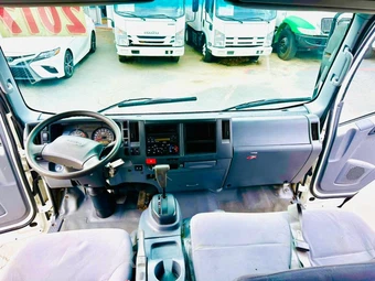 2017 Isuzu NPR – miniatura 21