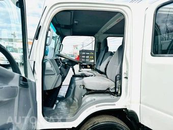 2017 Isuzu NPR – miniatura 27