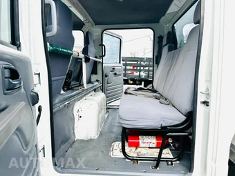 2017 Isuzu NPR – miniatura 29