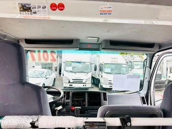 2017 Isuzu NPR – miniatura 30