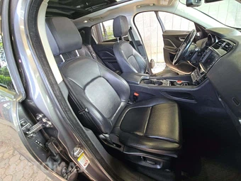 2017 Jaguar F-PACE Premium – miniatura 18