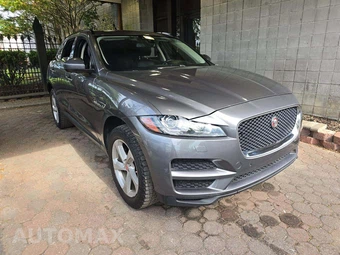 2017 Jaguar F-PACE Premium – miniatura 4