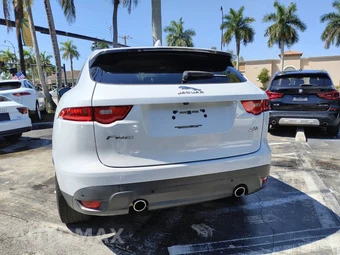 2017 Jaguar F-PACE Premium – miniatura 11