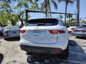 2017 Jaguar F-PACE Premium – miniatura 12