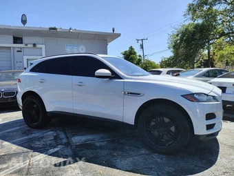 2017 Jaguar F-PACE Premium – miniatura 17
