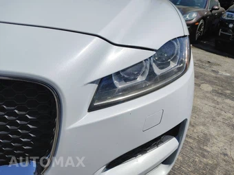 2017 Jaguar F-PACE Premium – miniatura 24