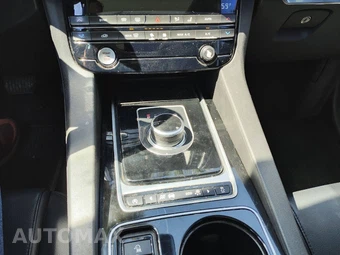 2017 Jaguar F-PACE Premium – miniatura 40