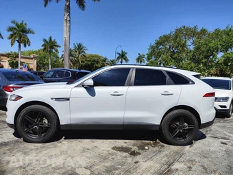 2017 Jaguar F-PACE Premium – miniatura 6