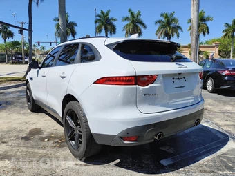 2017 Jaguar F-PACE Premium – miniatura 9