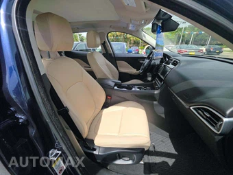 2017 Jaguar F-PACE Premium - miniatura 18