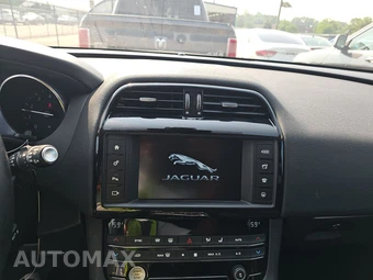2017 Jaguar F-PACE Premium – miniatura 11