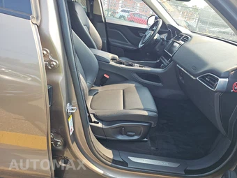 2017 Jaguar F-PACE Premium – miniatura 8