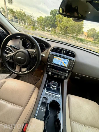 2017 Jaguar F-PACE Prestige - miniatura 13