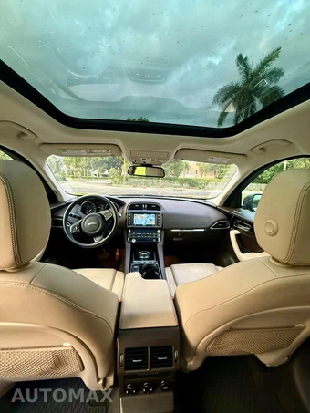 2017 Jaguar F-PACE Prestige - miniatura 9