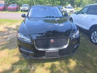 2017 Jaguar F-PACE Prestige – miniatura 2