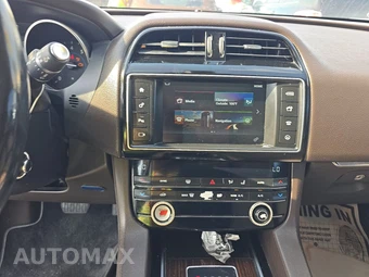 2017 Jaguar F-PACE Prestige – miniatura 11