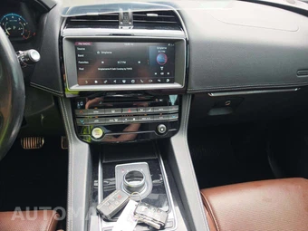 2017 Jaguar F-PACE S – miniatura 10
