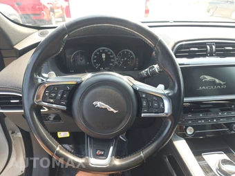 2017 Jaguar F-PACE S – miniatura 10