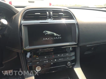 2017 Jaguar F-PACE S – miniatura 11