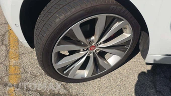 2017 Jaguar F-PACE S – miniatura 22