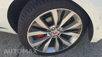 2017 Jaguar F-PACE S – miniatura 24